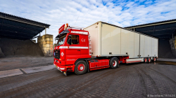 20251019-Tom-Holding-00616